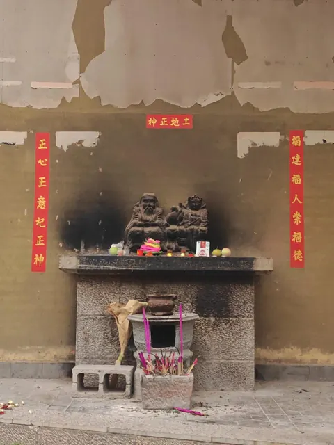Village guardian deities on a Benzhu temple altar