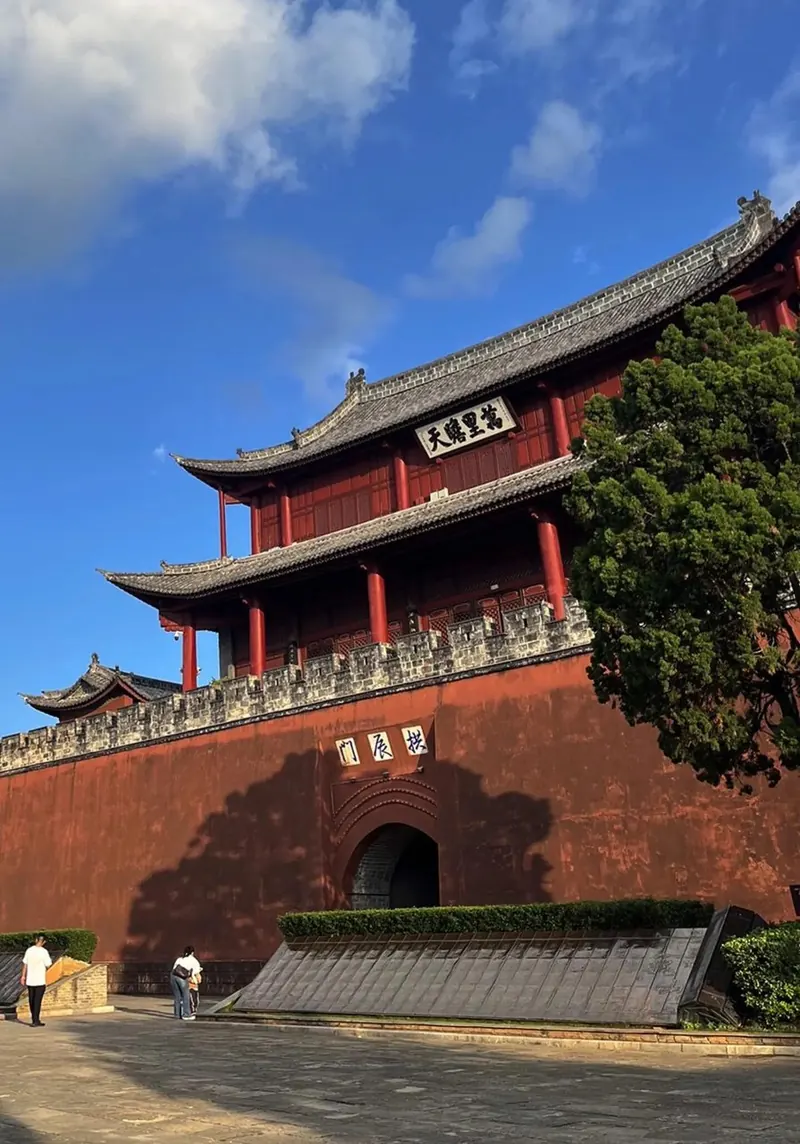 The red gate tower of Weishan Old Town