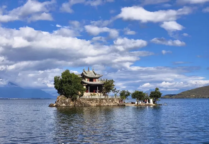 The tiny temple islet of Xiaoputuo on Erhai under white clouds